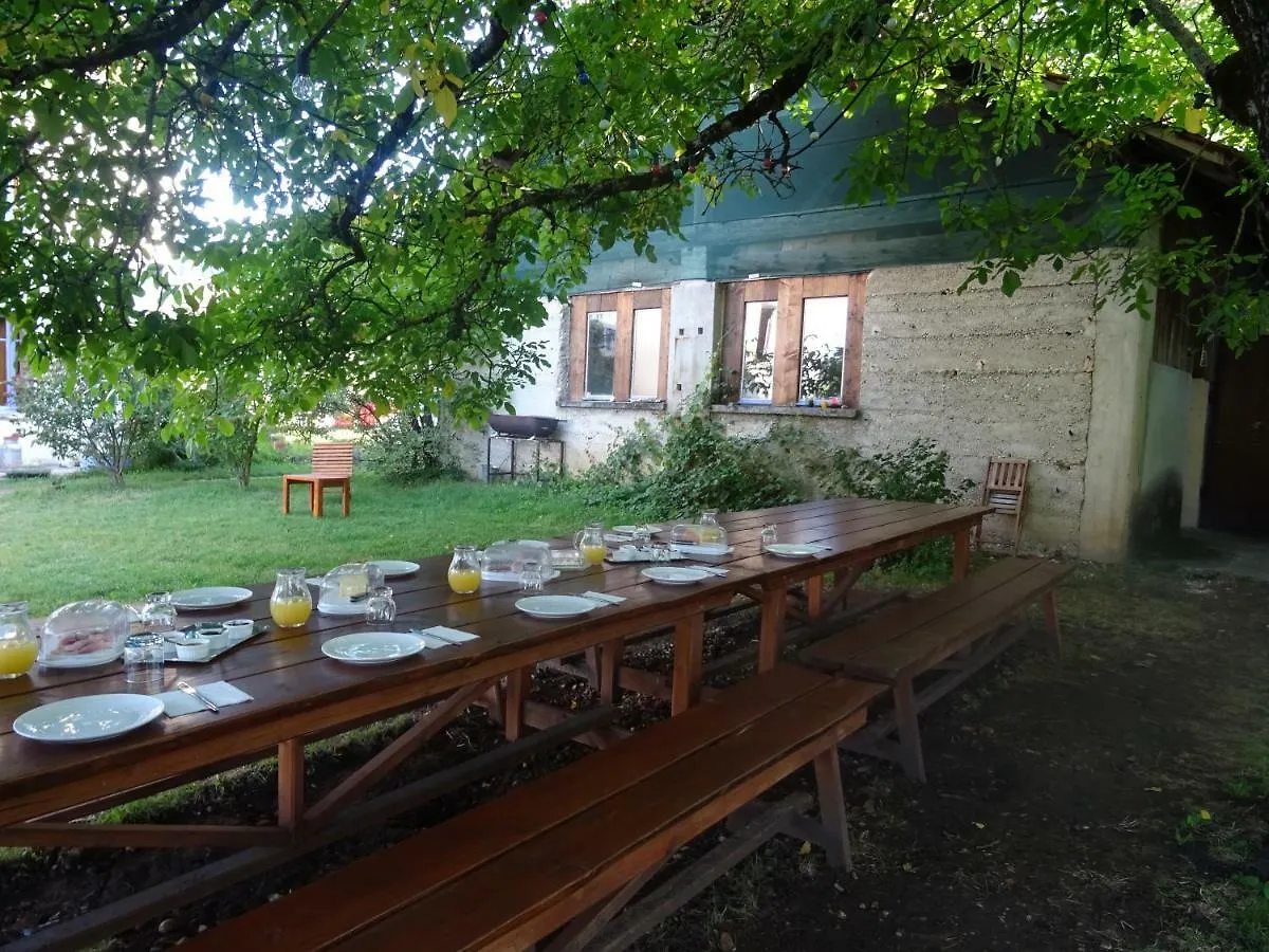 Bed and Breakfast Goute La Vie Marchamp Nocleg ze śniadaniem